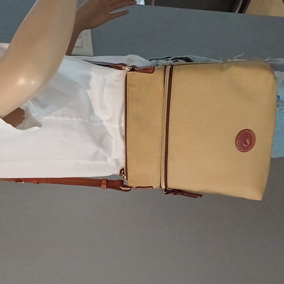 Dooney & Bourke Handbags - Dooney & Bourke Nylon crossbody bag Khaki